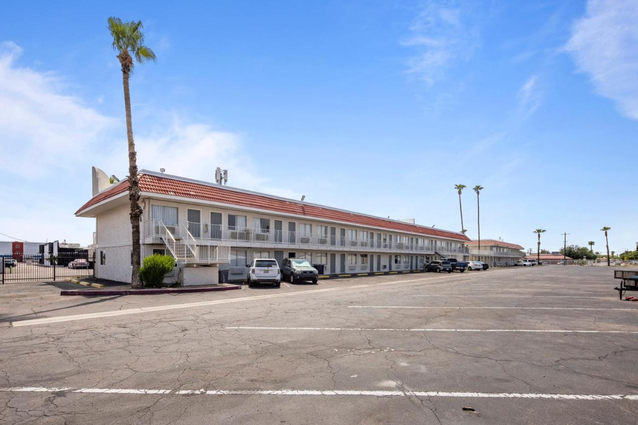 Super 8 By Wyndham Phoenix West Extérieur photo