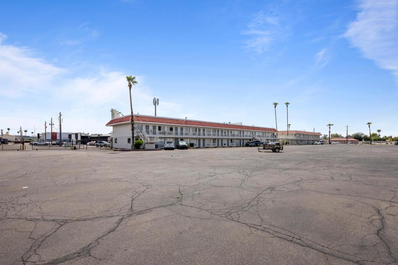 Super 8 By Wyndham Phoenix West Extérieur photo